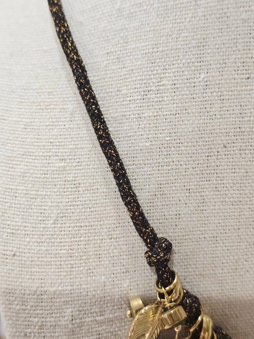 COLLIER