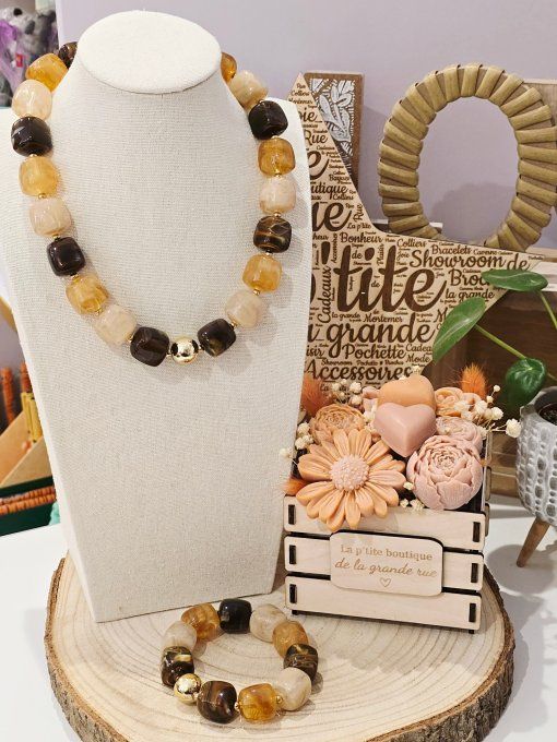 COLLIER