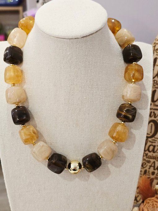 COLLIER