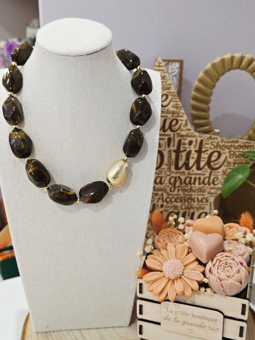 COLLIER