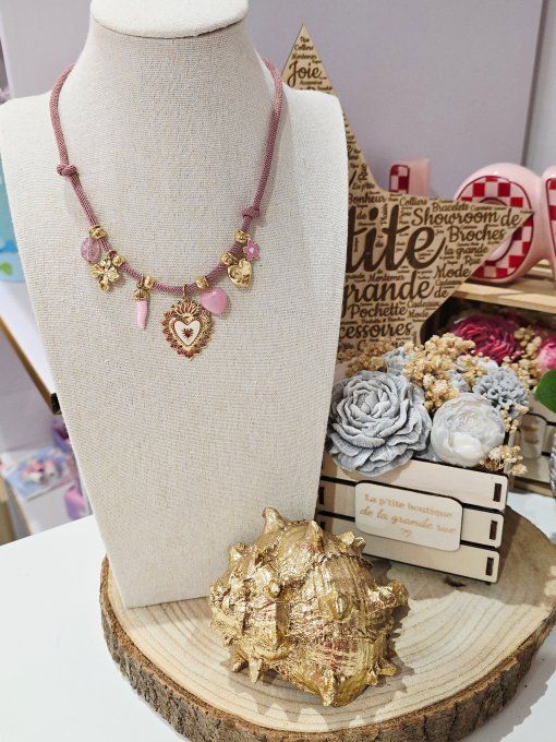 COLLIER