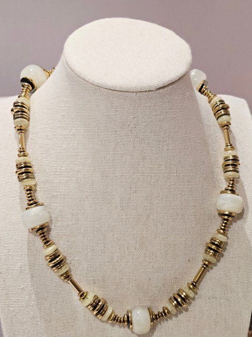 COLLIER