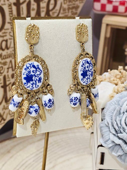 BOUCLES D'OREILLES