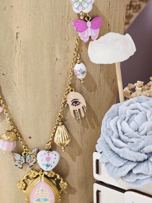 COLLIER