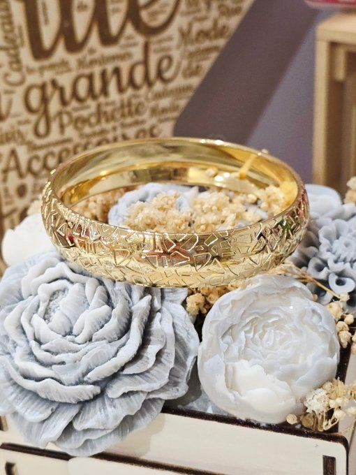 BRACELET