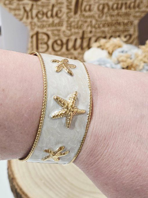BRACELET