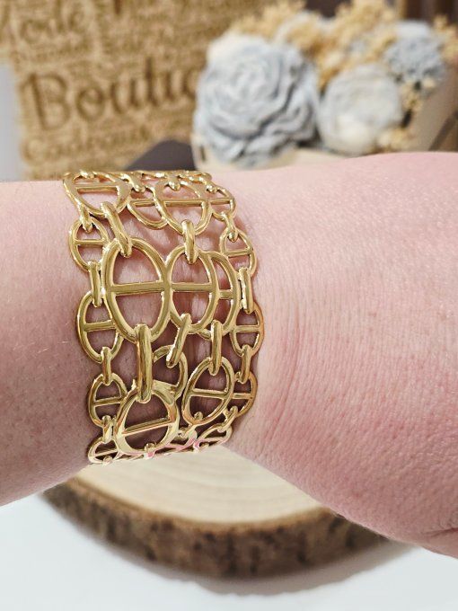 BRACELET