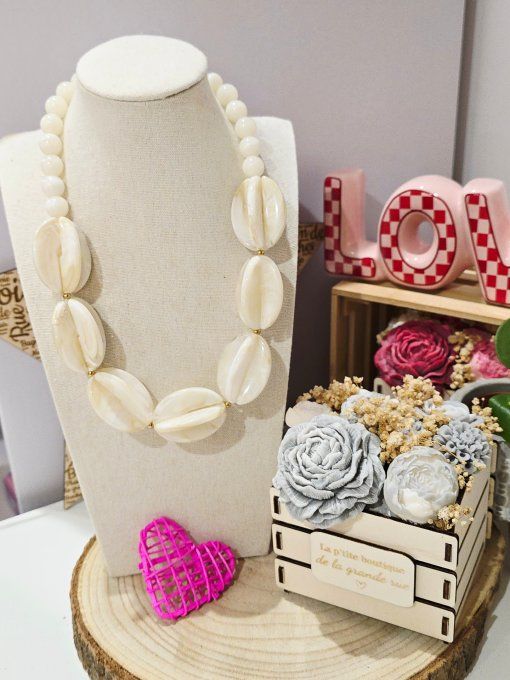 COLLIER