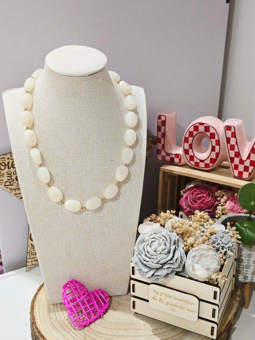 COLLIER