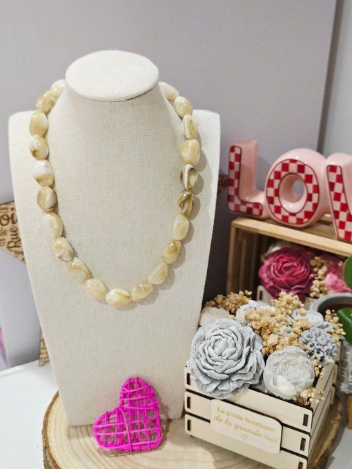 COLLIER