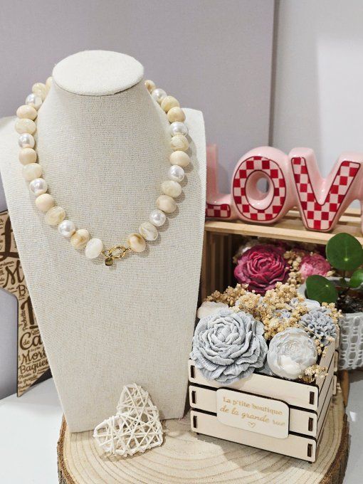 COLLIER