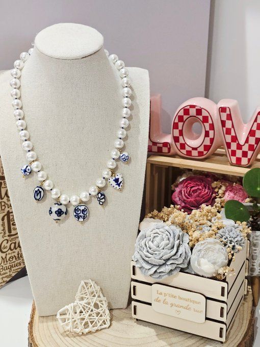 COLLIER
