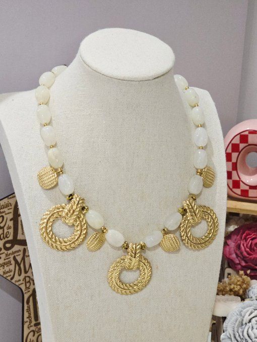 COLLIER