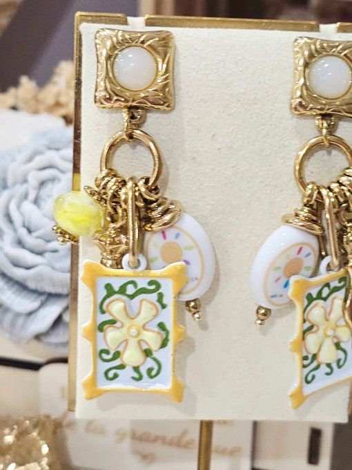 BOUCLES D'OREILLES