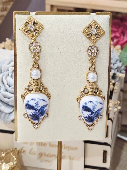 BOUCLES D'OREILLES