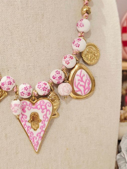 COLLIER