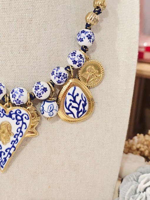 COLLIER
