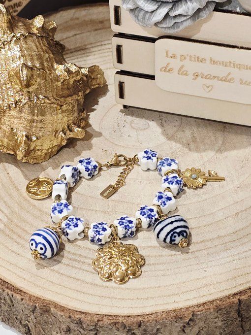 BRACELET