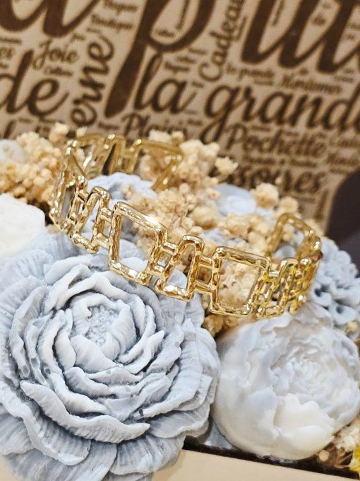 BRACELET