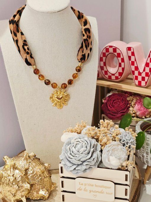 COLLIER