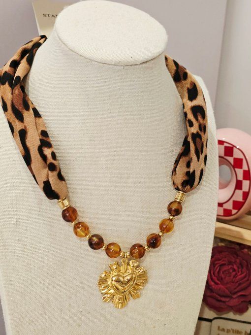 COLLIER