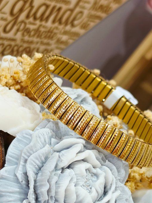 BRACELET