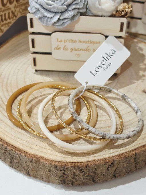 BRACELET