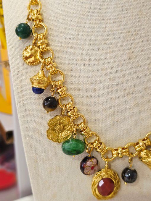 COLLIER
