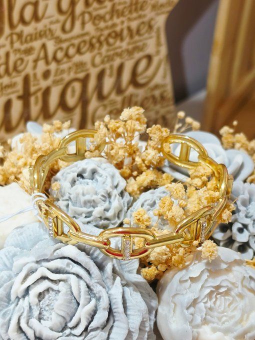 BRACELET