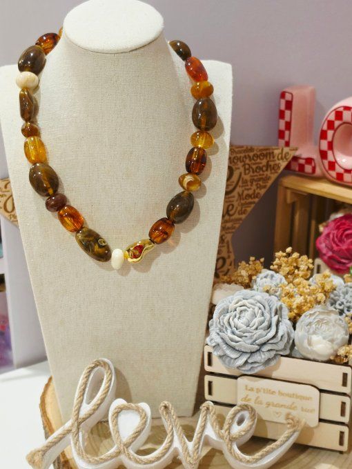 COLLIER