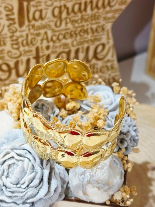 BRACELET