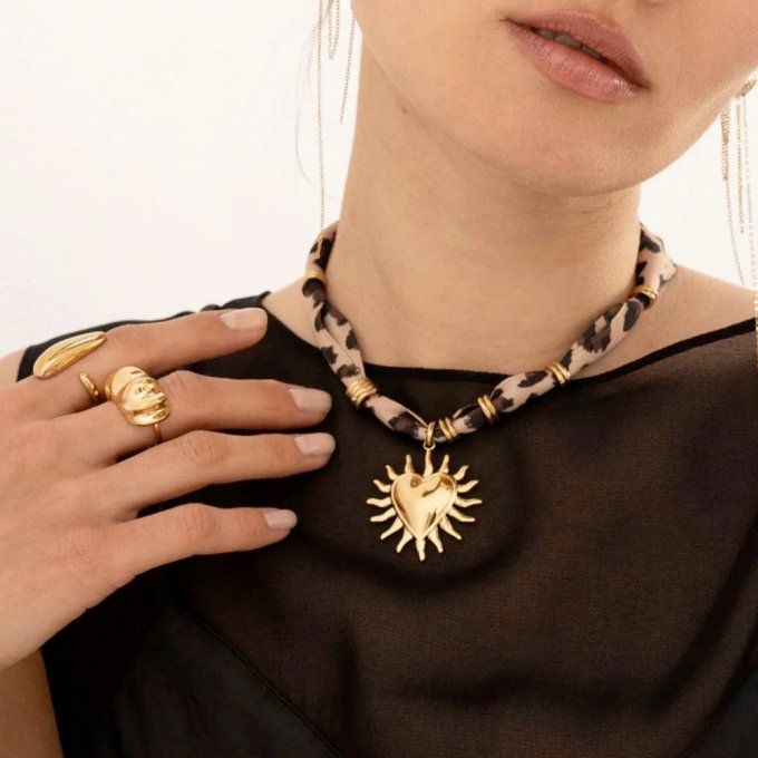 COLLIER