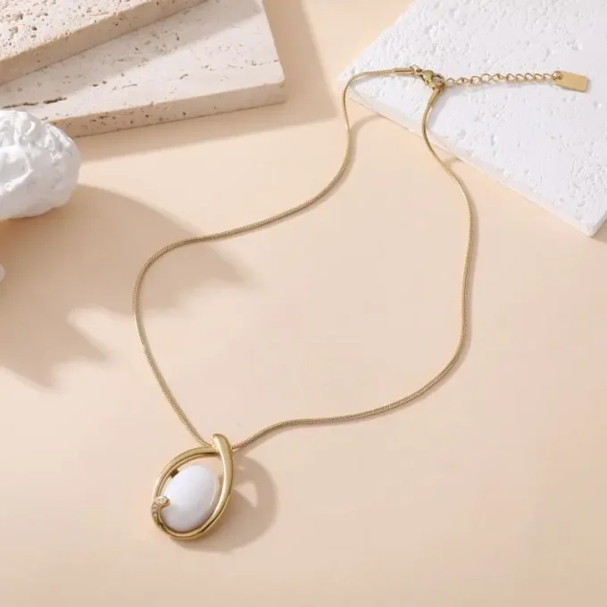 COLLIER