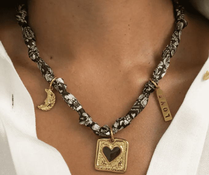 COLLIER